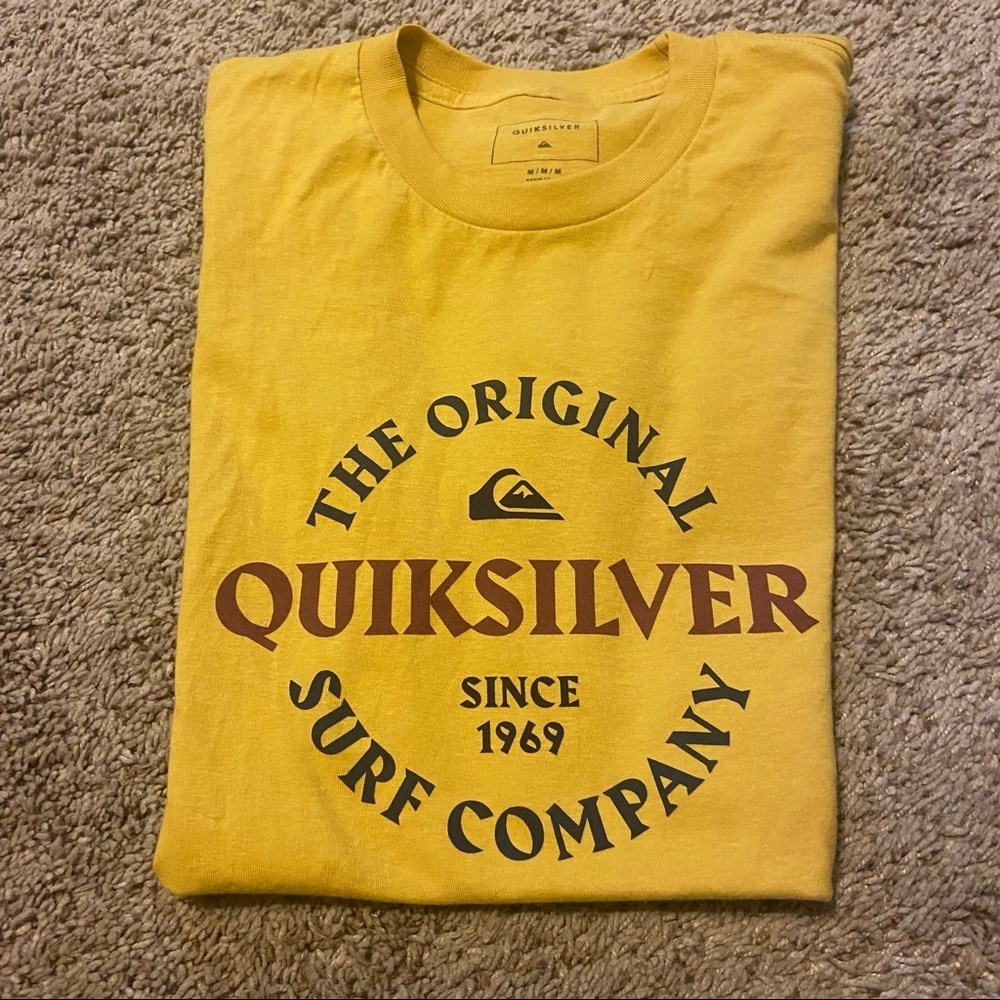 2/27 Quiksilver yellow short sleeve graphic tee